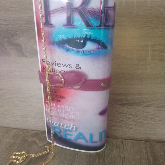 Ruby Collection Trends Makeup Magazine Crossbody Purse - Picture 4 of 12